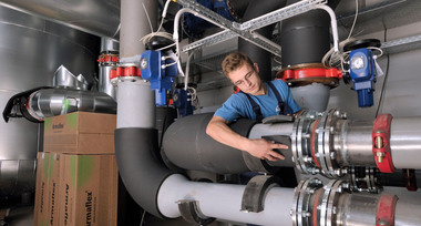 Die Dämmung von Rohrleitungen ist eine der einfachsten und effizientesten Maßnahmen zur Energie-Einsparung in Gebäuden
