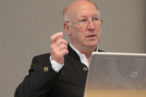  Dr. Rainer Jakobs leitete als Moderator durch die Veranstaltung. 