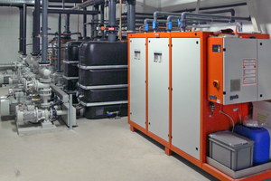  Das Kühlanlagenkonzept bei der Polifilm GmbH umfasst eine individuell angepasste Konfiguration mit drei Rückkühlanlagen mit einer Gesamtkühlleistung von 2800 kW bei einer Kaltwassertemperatur von 10 °C bzw. 12 °.  