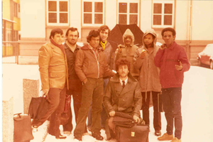  So schließt sich ein Kreis – Fachlehrer John Mmbando (im Gruppenbild rechts) war einer der ersten Regierungsstipendiaten, die 1982 über ein Programm zum Wissenstransfer der Deutschen Stiftung für Internationale Entwicklung (DSE) für Schwellen- und Entwicklungsländer an die Bundesfachschule kamen, ...  