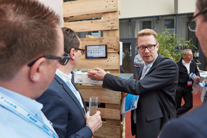  Experten von Daikin sowie mehrere Partnerfirmen informieren die Besucher im Rahmen einer begleitenden Ausstellung. 