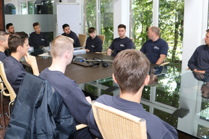  Der aktuelle 1. Ausbildungsjahrgang am zweiten Tag der Ausbildung bei der Einführungsveranstaltung im Konferenzraum  