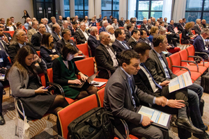  <div class="bildtitel">Rund 120 Teilnehmer kamen zur ersten Eureka-Konferenz nach Den Haag.</div> 