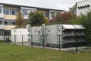  Arbeitet flüsterleise, steht direkt im Gelände und wird unterirdisch versorgt: der Michelbach-Rückkühler am Helios Klinikum Erfurt. 