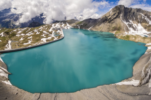  Mit einer Höhe von 2474 m ist der Muttsee der höchste Stausee Europas. 