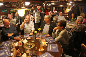  Geselliger Auftakt am Vorabend der Versammlung in der „Kogge“ in Rostock 