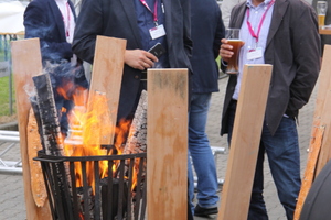  Das Gesellige kam nicht zu kurz bei einem zünftigen Grillabend in Altenstadt.  