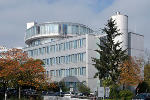  Das ehemalige Bürogebäude wurde komplett umgebaut und beherbergt jetzt ein Hotel: das Tulip Inn München Messe.  