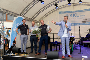  Von links: Ingo Hoffmann (Geschäftsführer KKL seit 2016), Patrick Peters (Geschäftsführer KKL seit 2016), Andreas Kohmann (Geschäftsführer und Firmengründer), Sascha Klaar (Entertainer & Sänger) 