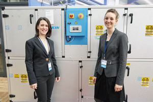  Die Daikin-Lüftungsgeräte der Serie "Modular P" mit Gegenstromplattenwärmeübertrager stehen in zehn Größen zur Verfügung. Zwei Projektingenieurinnen für Lüftungssysteme präsentierten bei den Luft-Wasser-Tagen Neuigkeiten aus ihrem Bereich.  