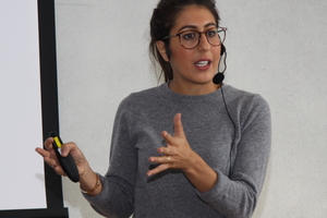  Mahsa Amoudadashi beeindruckte in ihrem Vortrag "Wie aus Herzlichkeit Qualität wird" 