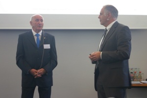  Roland Handschuh, Güntner GmbH &amp; Co. KG, und Moderator Michael Elsen im Gespräch zum Teillastverhalten von Kälteanlagen 