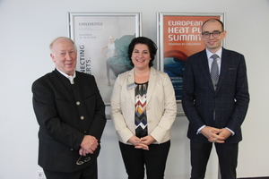  Dr. Rainer Jakobs, Koordinator European Heat Pump Summit, Daniela Heinkel, Senior Manager European Heat Pump Summit, und Dr.-Ing. Marek Miara, Leiter der Wärmepumpenaktivitäten am Fraunhofer ISE (Moderator), zeigten sich mit den Themen und dem Teilnehmerz 