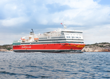 Die MV Oslofjord: 16.794 Bruttoregistertonnen, täglich zehn Stunden im Fährbetrieb zwischen Schweden und Norwegen unterwegs, ausgerüstet mit modernster HLK-Anlagen und Fernüberwachung mit "Climatix IC"