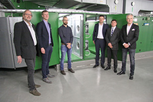  Projektbeteiligte vor der neuen Ventilatorwand beim ZDF in Mainz (von links): Daniel Löw (Ingenieurbüro Löw), Heinrich Weger (Ingenieurbüro Löw), Nico Wagner (ZDF), Christian Dorsch (Rosenberg Ventilatoren GmbH), Frank Hanebutte (Käuffer GmbH & Co.KG), Ch 