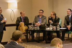  Die Teilnehmer der Podiumsdiskussion von links nach rechts: Marco Masini, Andreas Meier, Jurgen Buckinx, Arno Kaschl und Sébastien Gallet. 