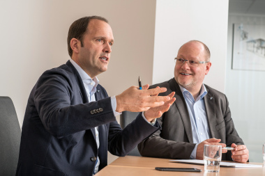 Gunther Gamst (links): "Wir sehen uns als Hersteller ganz klar in der Verantwortung  aufzukl?ren, was nach der neuen F-Gase-Verordnung geht und was nicht." 