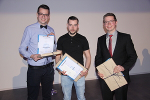  Die drei Prüfungsbesten, von links: Nils Zimmermann (3.), Steffen Aehlig (2.) und Lukas Brand (1.) 