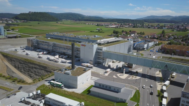 Mit 164.000 m2 Bruttogeschossfläche ist der Coop-Neubau eines der größten Gebäude der Schweiz.