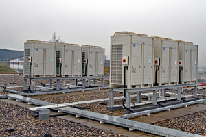  Insgesamt 15 ZEAS-Systeme von Daikin mit einer Gesamt-Kälteleistung von  502,4 kW versorgen die Kühlflächen. 