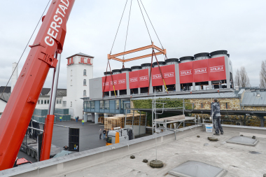 Die K?lteanlage wurde im Stulz-Werk Hamburg gefertigt und direkt auf die Baustelle geliefert.