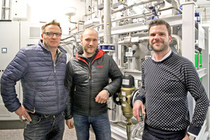  Freuen sich über die gelungene Umsetzung des neuen Energiekonzepts bei Zötler, von links: Braumeister Markus Würz, Jan Seibert  von der Geiger Energietechnik und Niklas Zötler, Geschäftsführer der Brauerei Zötler. 