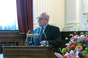  Reinhard Limbach, der erste Bürgermeister der Bundesstadt Bonn, eröffnete die Festreden. 