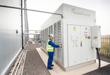 Dank des intelligenten Anlagendesigns der ?Azanefreezer? von Star Refrigeration Ltd. konnte die Ammoniak-Füllmenge beim Unternehmen Farmfoods auf 0,1 kg pro kW Kälteleistung reduziert werden. 