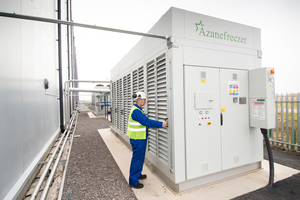  Dank des intelligenten Anlagendesigns der ?Azanefreezer? von Star Refrigeration Ltd. konnte die Ammoniak-Füllmenge beim Unternehmen Farmfoods auf 0,1 kg pro kW Kälteleistung reduziert werden.  