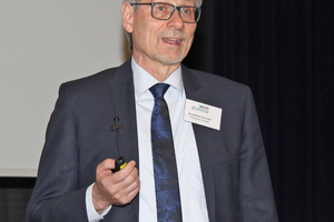  Joachim Gerstel, Chemours, stellte das Projekt Hotel Königssee auf dem Supermarkt-Symposium des ZVKKW vor.  