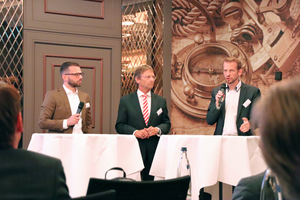  Christian Schlicht (links), Tobias Pickert (rechts, beide ECE Projektmanagement GmbH &amp; Co. KG) und Günther Mertz (FGK) in offener Diskussion mit den Teilnehmern des Klima-Tages zum Thema Betreiberverantwortung. 