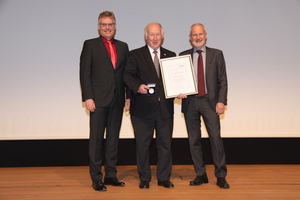  Dr. Rainer Jakobs (Mitte) erhielt in Aachen die Rudolf-Plank-Medaille. Die Laudatio hielt Prof. Michael Arnemann (links); rechts Prof. Ulrich Hesse (DKV-Vorsitzender) 