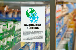  Die Kunden werden bei ALDI SÜD über die nachhaltige Kältetechnik informiert. 