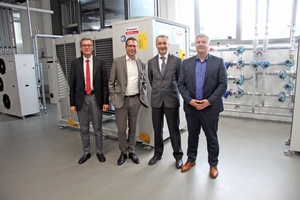  Dietmar Goennheimer (AREA Manager MEHITS), Dror Peled (General Marketing Manager LES), Luca Gissi (Comfort and Process Regional Sales Manager MEHITS)und Michael Lechte (Manager Product Marketing LES) im Climaveneta-Schulungszentrum in Italien 