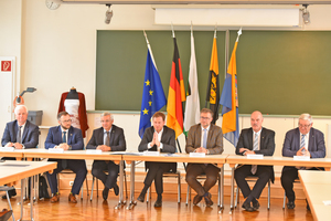  Die Partner bei der Unterzeichnung der Kooperationserklärung in den Räumlichkeiten der Westsächsischen Hochschule Zwickau 
