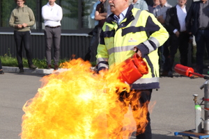  ... noch mehr, wenn man die Gasflasche auf den Kopf dreht. 