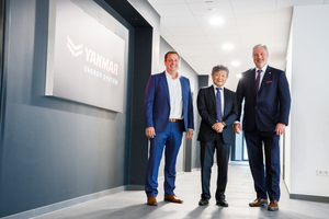  v.l.n.r.: Sven Schwarze (Geschäftsführer Vertrieb &amp; Marketing Yanmar Energy System Europe GmbH), Yosuke Tajima (CEO Yanmar Energy System Europe GmbH), Oliver Eschenfelder (CEO Yanmar Energy System Europe GmbH) 