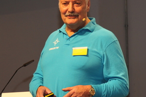  Wolfgang Zaremski (Asercom) stellte die politische Arbeit von Coolektiv vor.  