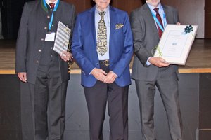  Ehrung für Prof. Dr. Günther Heinrich für 60 Jahre Mitgliedschaft im DKV - links Dr. Holger Neumann, rechts Prof. Ullrich Hesse  