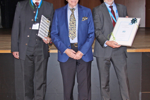  Ehrung für Prof. Dr. Günther Heinrich für 60 Jahre Mitgliedschaft im DKV - links Dr. Holger Neumann, rechts Prof. Ullrich Hesse  