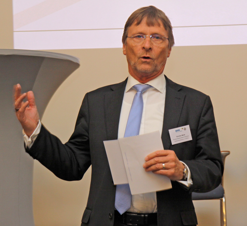 BTGA/FGK-Geschäftsführer Günther Mertz eröffnet das 2. TGA-Wirtschaftsforum in Frankfurt am Main.
