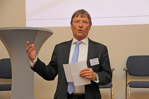  BTGA/FGK-Geschäftsführer Günther Mertz eröffnet das 2. TGA-Wirtschaftsforum in Frankfurt am Main. 