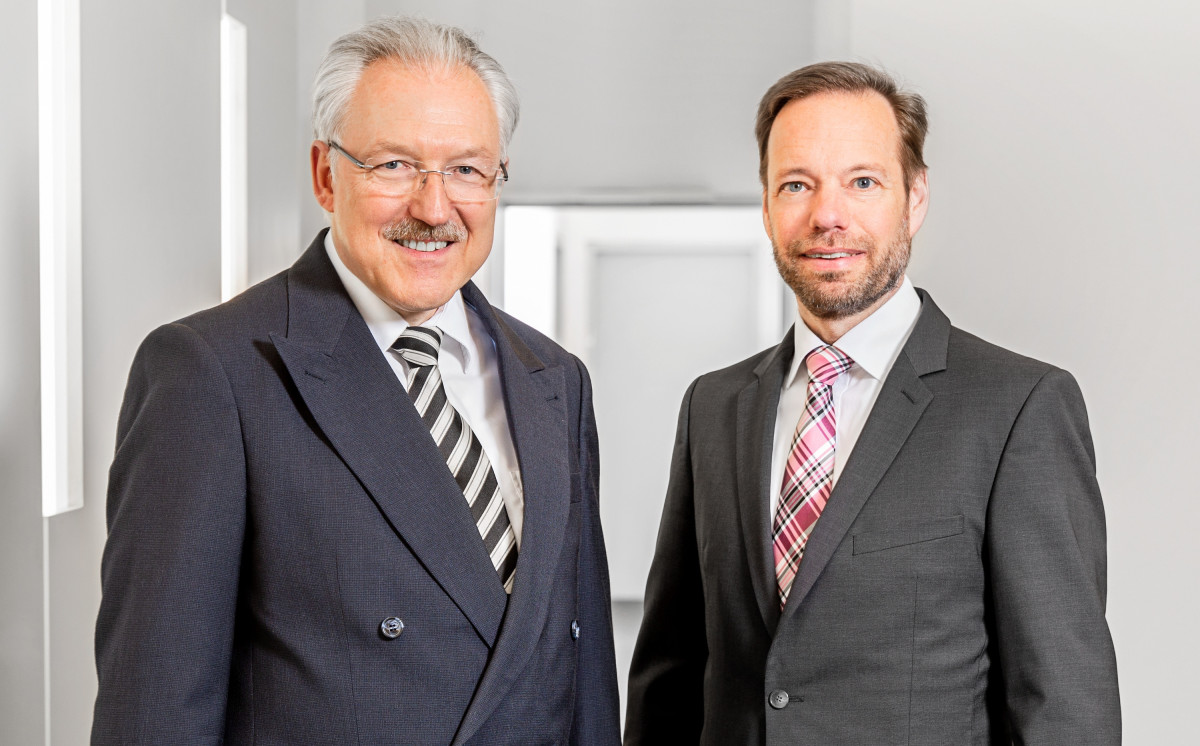 Die Geschäftsführer Dipl.-Ing. Clemens Kiefer (links im Bild) und Dipl.-Kfm Ingo Kiefer 
