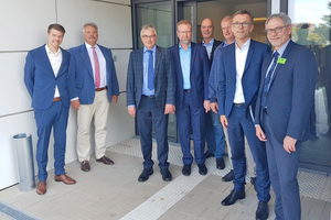  An der Besprechung im September 2019 nahmen teil (von links): Peter Hanisch (Hessisches Ministerium für Umwelt, Klimaschutz, Landwirtschaft und Verbraucherschutz), Coolektiv-Vertreter Wolfgang Zaremski (Asercom) und Hans-Jürgen Kemler (Westfalen Gruppe), Robert Schmitt (Daikin Refrigerants), Heribert Baumeister (BIV), Felix Flohr (Daikin Chemical), Dr. Jens Martin König (Hessisches Ministerium für Umwelt, Klimaschutz, Landwirtschaft und Verbraucherschutz), Coolektiv-Vertreter Joachim Gerstel (Chemours Deutschland). 