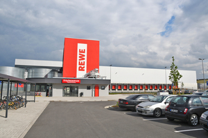  Eingangsbereich des neuen REWE-Logistikzentrums 