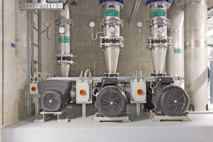  Drei drehzahlgeregelte Pumpen in der Technikzentrale sorgen für den Umlauf des Kühlwassers. 