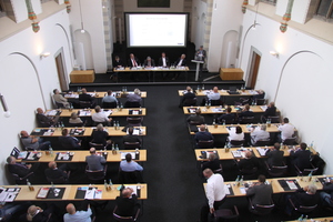  Die Versammlung fand in der alten Kirche des Collegium Leoninum in Bonn statt.  