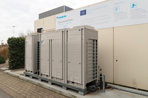  Das „Conveni Pack“ mit dem natürlichen Kältemittel CO2 von Daikin vereint als besonders effiziente All-In-One-Lösung die Lebensmittelkühlung, Wärmerückgewinnung, Wärmepumpe und Klimaanlage in einer Einheit. 