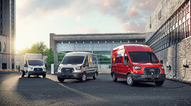 Der Ford E-Transit: 198 kW starker Antrieb, Heckantrieb, drei Radst?nde, zwei Dachh?hen. 