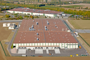  Luftaufnahme der Sutter-Produktionsstätte in Gau-Bickelheim, links im Bild die Kältezentrale 